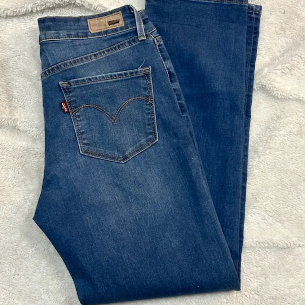 Levi's - Picture 2 of 6